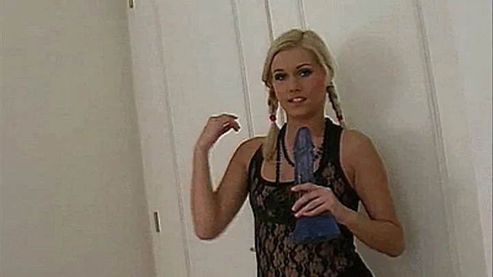 Sarah Blue and a big dildo ( X 576)