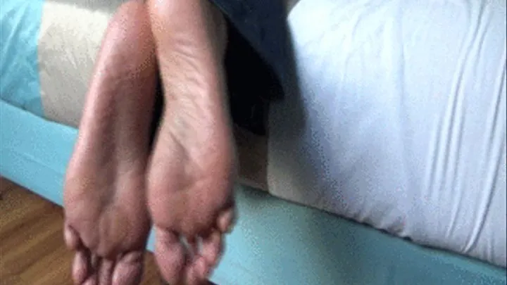 Rear view of Kayla's MEGA WRINKLED, HIGH ARCHED, SWEATY AND STINKY SOLES AND TOES! Full length video