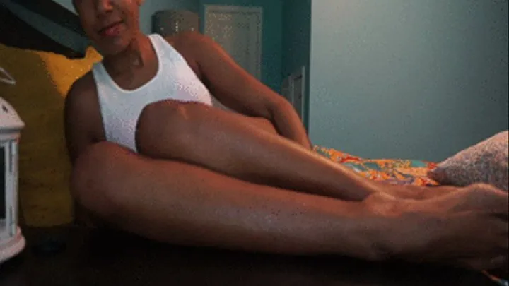 Gorgeous model Essence showing off her sexy and high arched size 9.5 deep wrinkled soles and pretty toes! Full length video