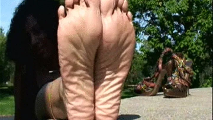 WRINKLES WRINKLES and more WRINKLES ft. Queen B and her MEGA WRINKLED size 9 soles and pretty toes! Full length version