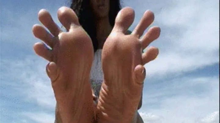 Naomi's awesome and MEGA WRINKLED soles and long pretty toes! Size 11 feet Clip 1