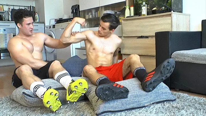 Barefoot muscle soccer players Bastian and Kupen