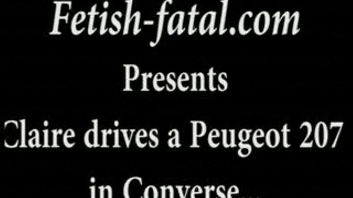 Claire conduit une Peugeot 207 sport en Converse gris métal!.......Claire drives a Peugeot 207 sport metallic gray Converse!!!