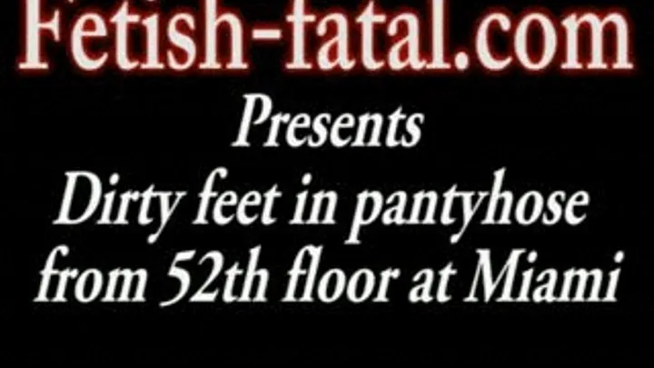 Fetish-fatal.com présente les pieds très sales de Natalia au 52ème étage d'une tour à Miami...............Fetish-fatal.com presents dirty feet in pantyhose from 52th floor at Miami