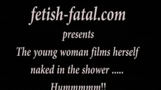 La jeune femme se filme nue sous la douche..... Hummmmm!!!!.....The young woman films herself naked in the shower ..... Hummmmm!!