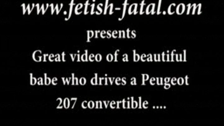 Great video of a beautiful babe who drives a Peugeot 207 convertible.....Superbe vidéo d'une très belle blonde qui conduit une Peugeot 207 décapotable..