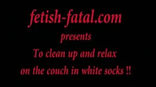 To clean up and relax on the couch in white socks......Faire le ménage et se détendre sur le canapé au chaussette blanche