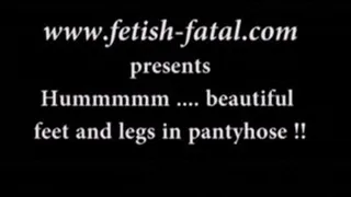 Hummmmm .... beautiful feet and legs in pantyhose!!......HUMMMMM....de magnifiques pieds et jambes en collant!!!!