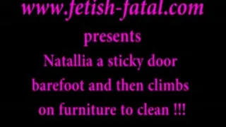 Natallia a sticky door barefoot and then climbs on furniture to clean......Natallia porte un collant puis pieds nus et monte sur un meuble pour faire le ménage!!!!