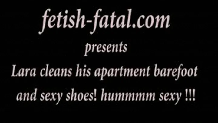 Lara nettoie step-son appartement pieds nus sexy et avec des chaussures!!! hummmm sexy!!!!......Lara cleans his apartment barefoot and sexy shoes! hummmm sexy!!