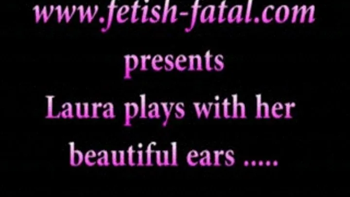 Laura plays with her ​​beautiful ears ..........Laure s'amuse avec ses belles oreilles.....