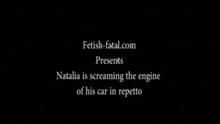 Natalia fait hurler le moteur de sa voiture en repetto......Natalia is screaming the engine of his car in repetto