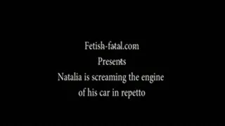 Natalia fait hurler le moteur de sa voiture en repetto......Natalia is screaming the engine of his car in repetto