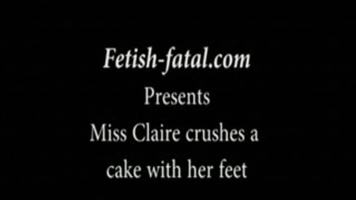 Miss Claire crushes a cake with her ​​feet............Miss Claire ecrase un gateau avec ses pieds