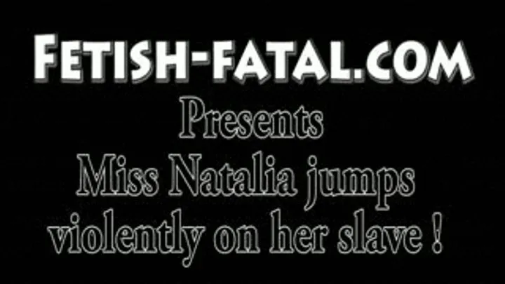Miss Natalia saute très violemment sur step-son esclave!........Miss Natalia jumps violently on her slave!
