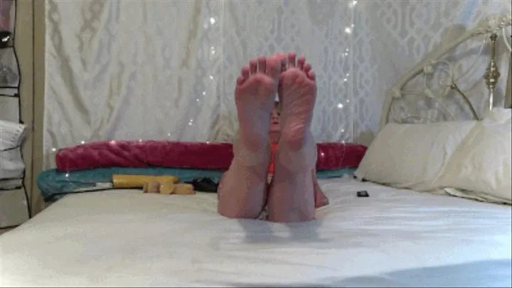 Pretty Bare Feet to be worshiped