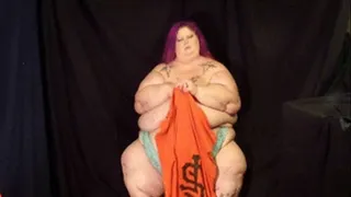 Sinfully Divine SSBBW (over 600 lbs.) - The "8 T-Shirt Challenge"