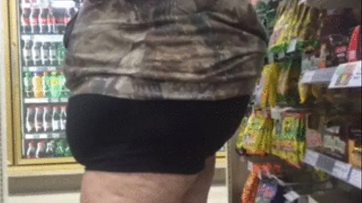 Enormous 460 Pound Woman with No Pants On in 7-11