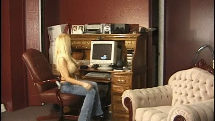 BIG TIT ANGELINA SUCKS IT BY HER COMPUTER