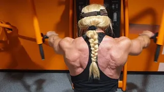 Training shoulders and traps - serious female muscles