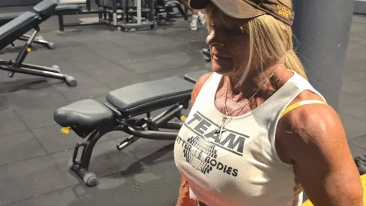 Muscledoll training shoulders