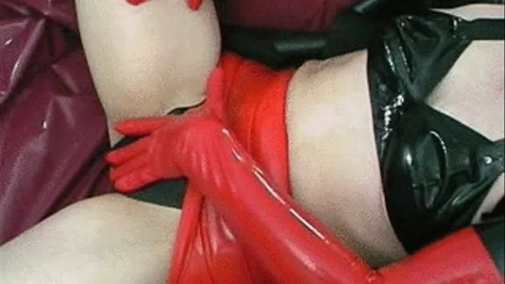 Fetish Latex Wife fucks herself