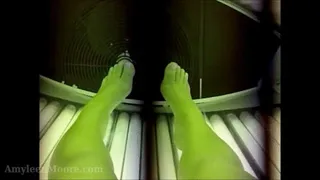 Foot peepshow in tanning bed