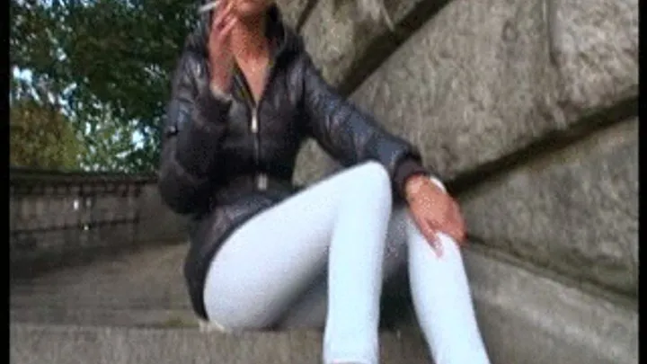 POSING IN MY 7,5" STILETTOS & JEANS ON SOME STAIRS