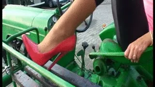 PEDAL PUMPING IN 7.5" STILETTOS ON A TRACTOR IN NYLON & LEGGINS