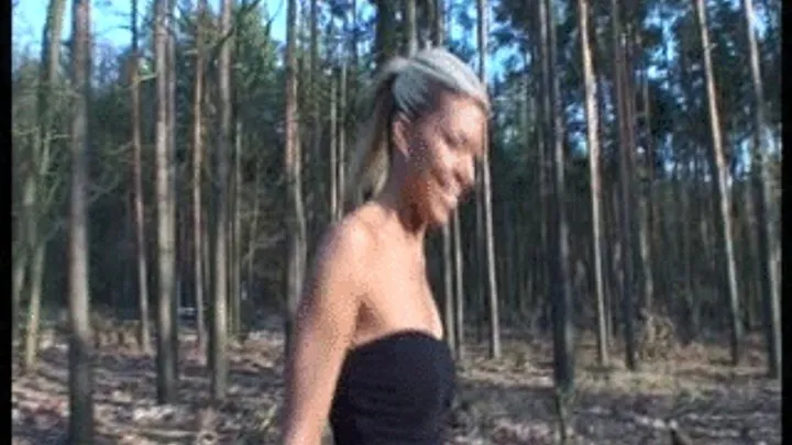 TAMIA PUBLIC HIGH HEELS FLASHING IN THE FORREST