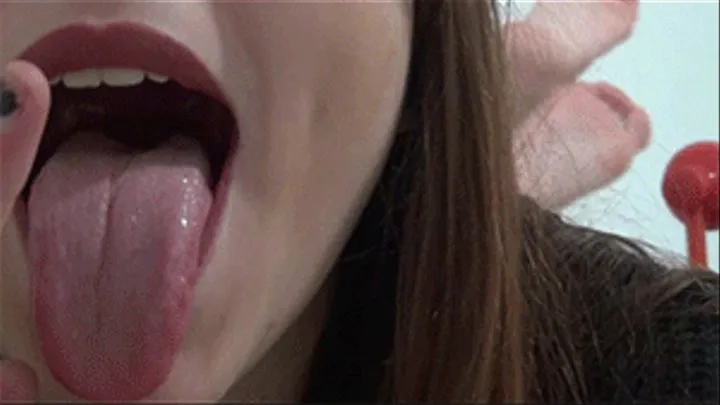 TONGUE SMOKING SOLES FETISH | FETISH LINGUA PIEDI E FUMO | MARTINA | IL MIO PRIMO VIDEO SULLA LINGUA