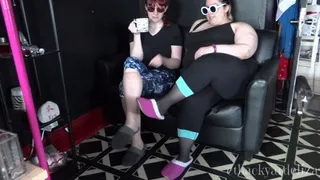 2 Girls Sweaty Feet in Slippers & Nylons POV