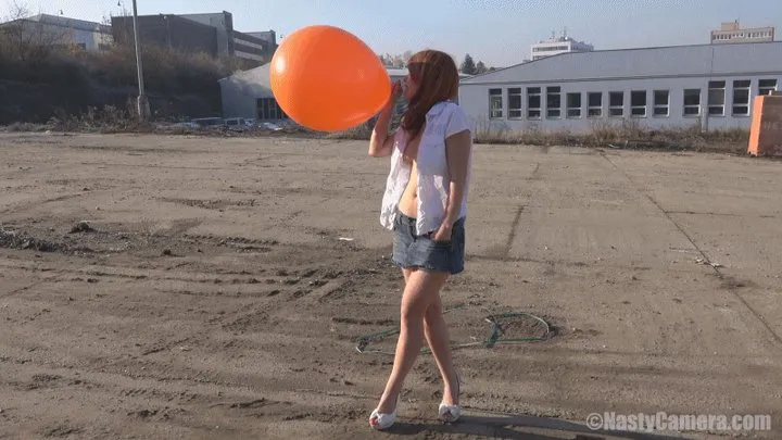 Titi blowing giant balloon