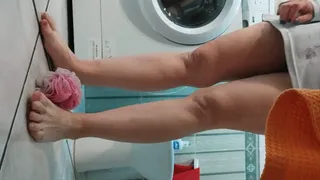 sponge to be crushed with the feet