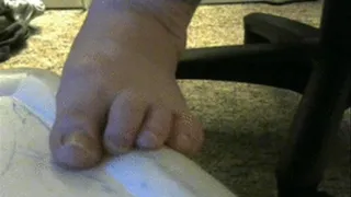 toe nail painting