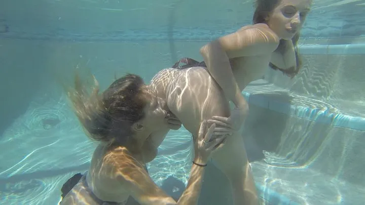 Sisters Have Sex Underwater With Ashlynn Taylor & Nikki Brooks