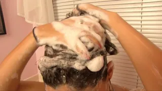 Peko Lux Washes Her Hair