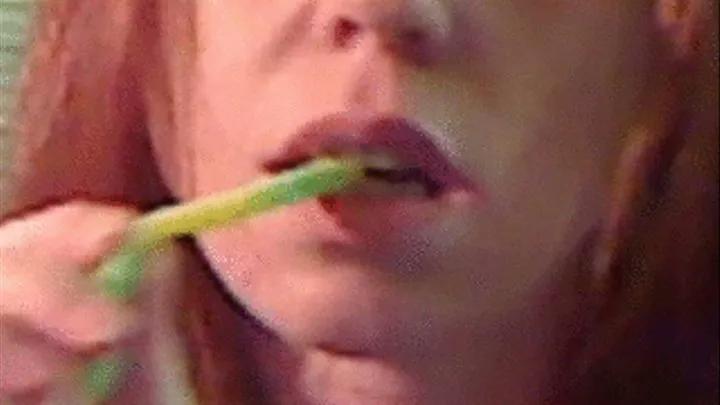 Lexie eats gummy worms closeup Portable PC