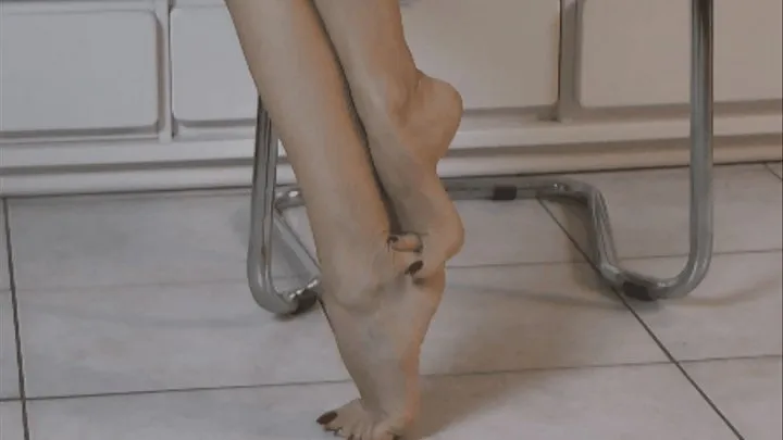 I piedi di Giovanna sembrano archi - Giovanna's feet look like arches