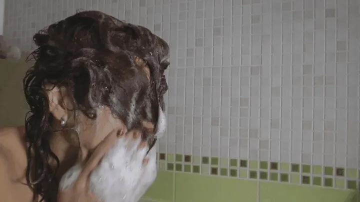 Extreme nose pinching in the bathtub for Niky (HAIR WASHING)