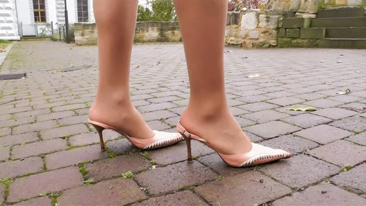 20tko Walking tour in high heels