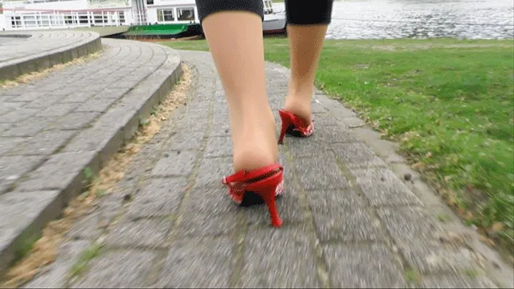 725. Chantal in red high heels - complete