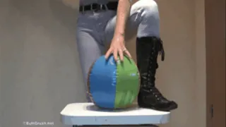 Waterball under sweet Ass