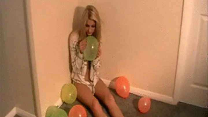 Daphne plays with balloons