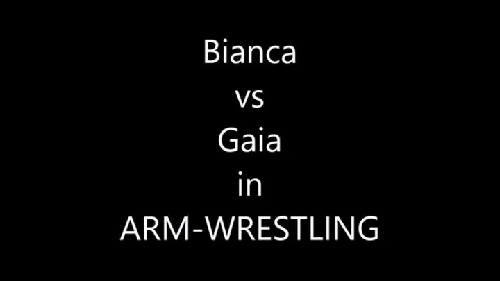 BIANCA VS GAIA IN ARM WRESTLING