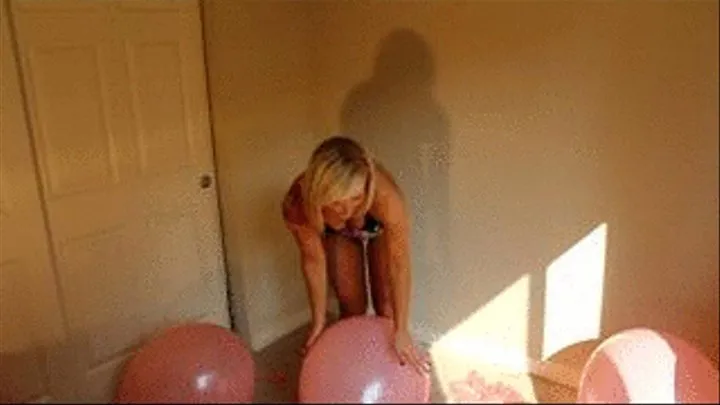 PINK! Kourtney sit pop 17" balloons