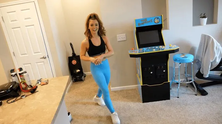 Fitness Trainer Bella Trained to Obey