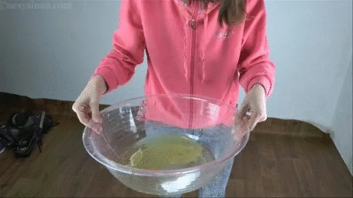 'Large bowl pee for cleaning, nice sound'