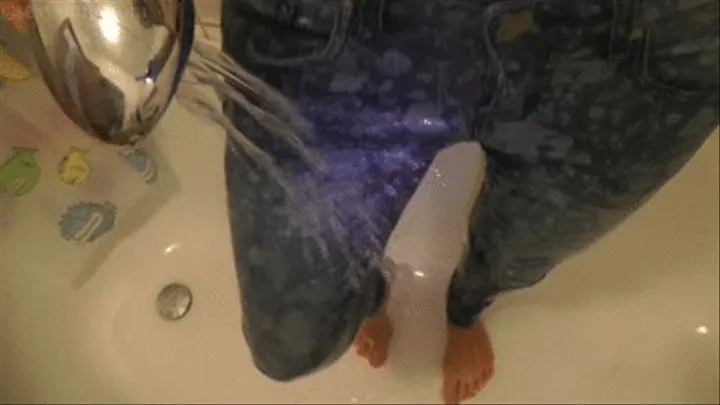 'HD' 'With jeans in the shower, foot and pee show'