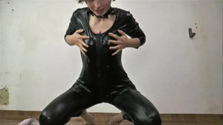 'Sinna in shiny black wetlook catsuit - from shy pee girl to horny devil in 20 minutes'
